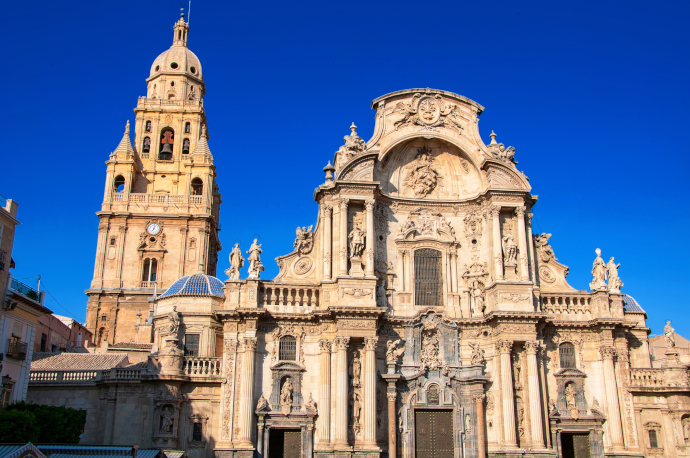 La Catedral de Murcia es uno de los principales atractivos de la ciudad.
